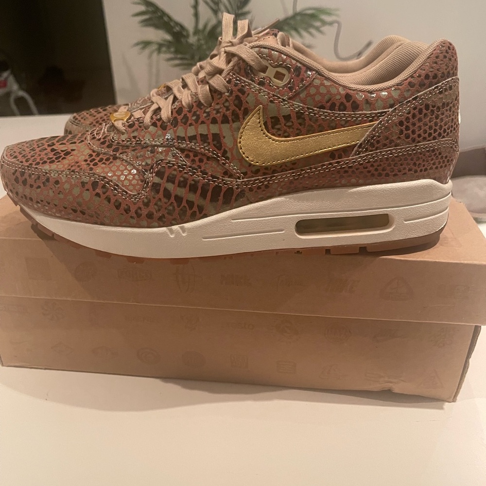 Air Max 1 “Year if the snake” size 9 women
